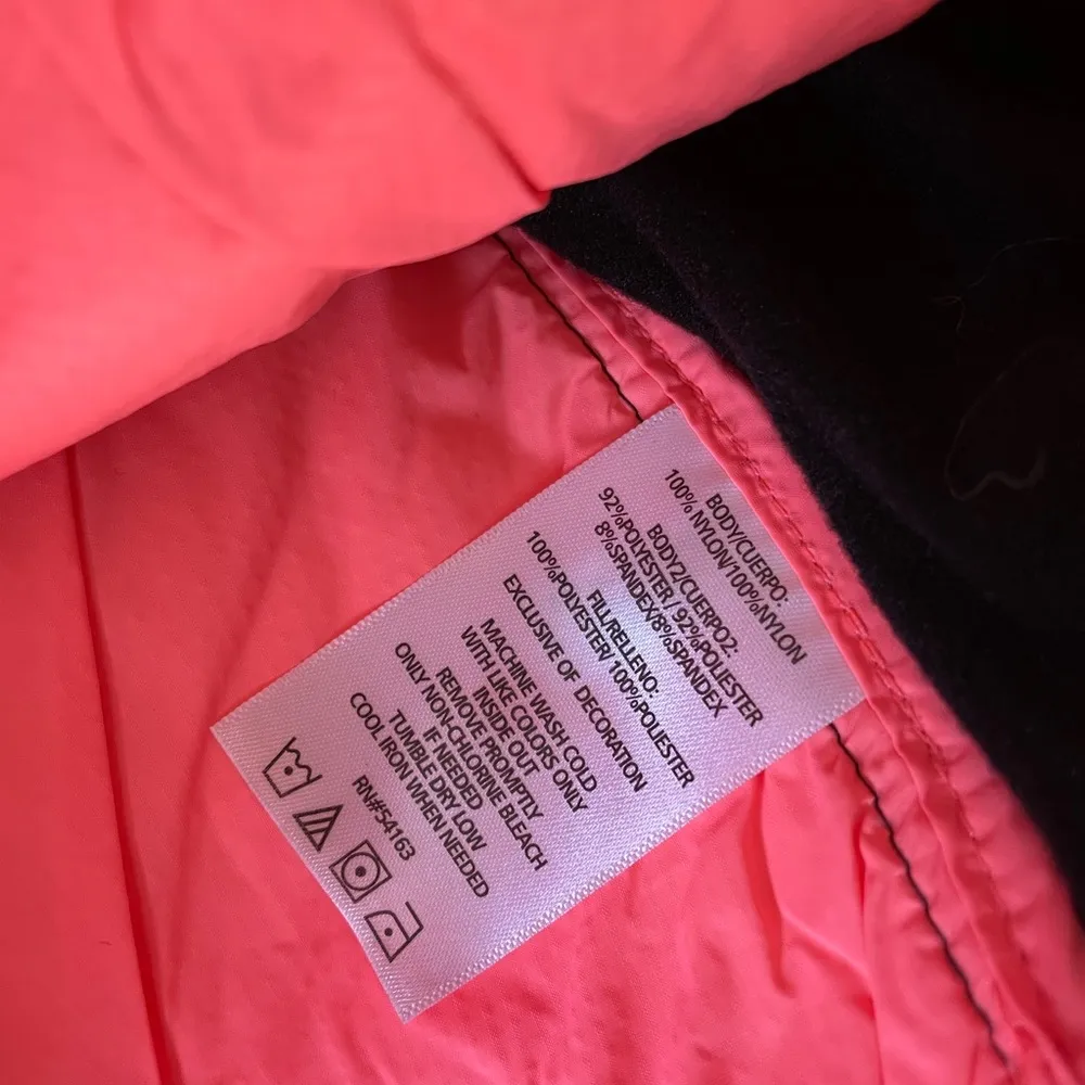 Calvin Klein Athleisure Workout Active puffer lightweight jacket coral - Image 7
