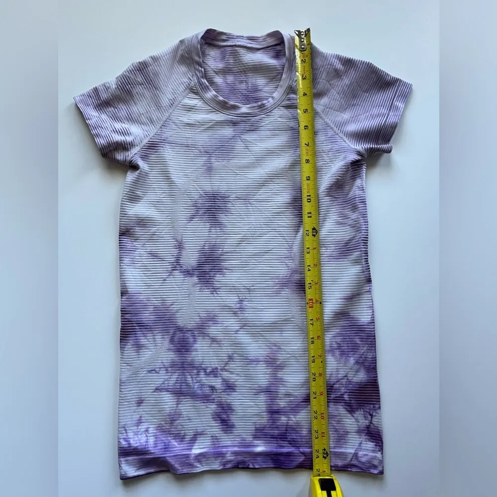 lululemon athletica Swiftly Tech Short Sleeve Shirt 2.0 Shibori Stripe -Size 4 - Image 6