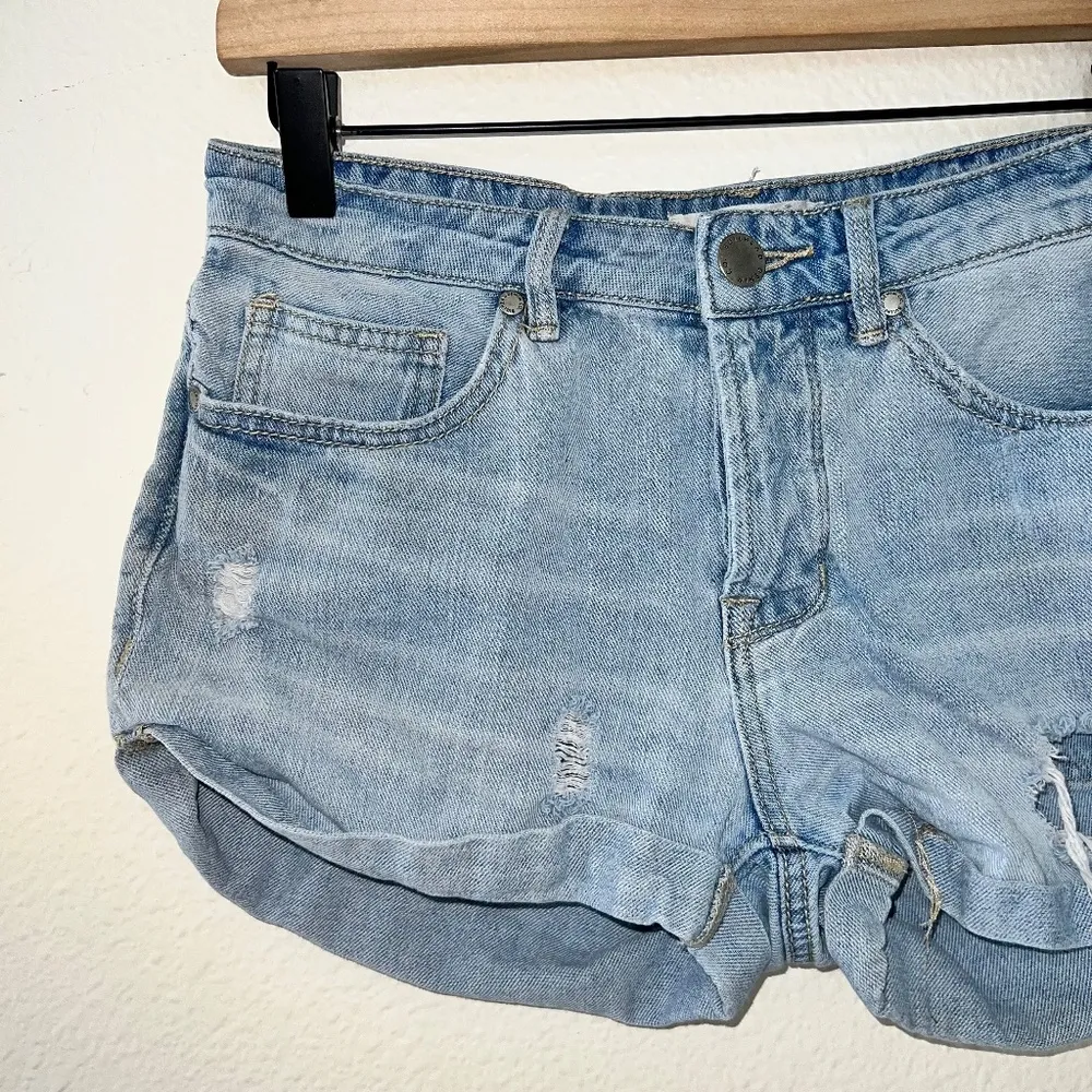 Bullhead Denim Light Wash Mid Rise Girlfriend Jean Shorts size 26 - Image 3
