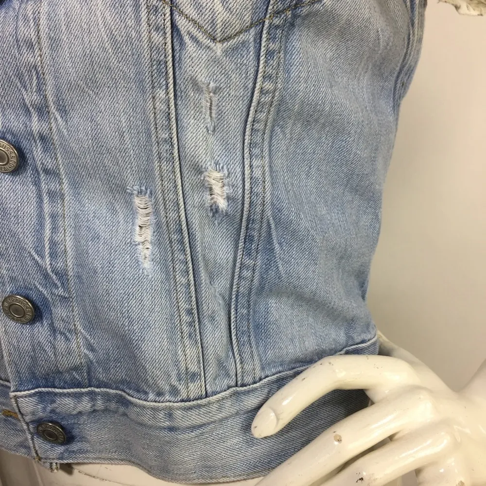 Levi’s Distressed Denim Vest Size S - Image 7