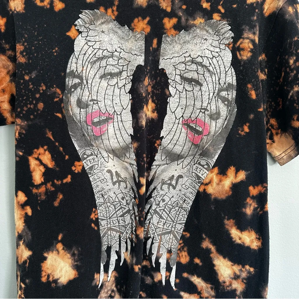 Marilyn Monroe Angel Reverse Tie-Dye Graphic T-Shirt small - Image 3