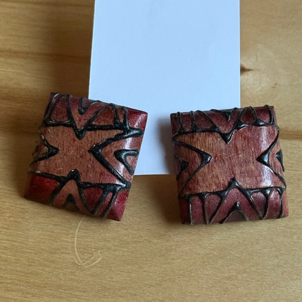 Geometric Patterned Earrings Brown - Image 4