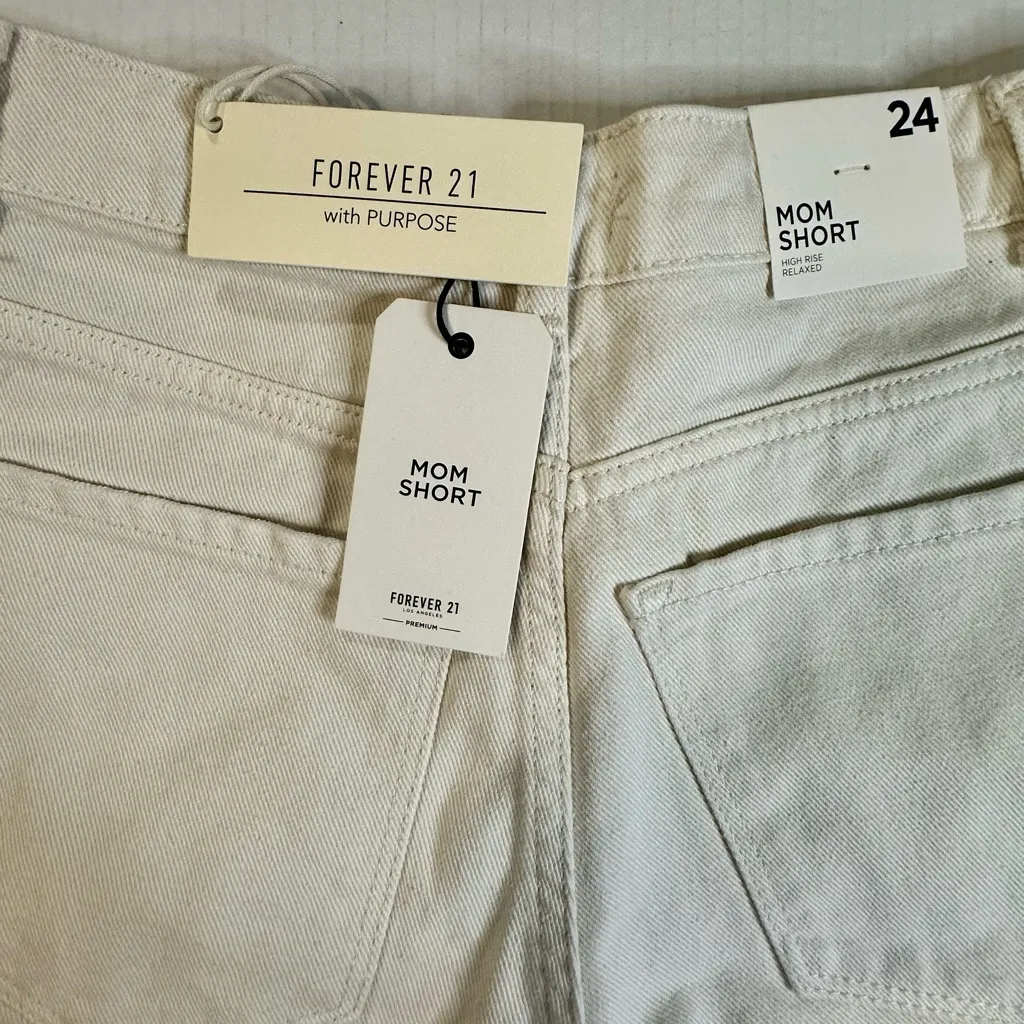 Forever 21 Womens High‎ Rise Relaxed Mom Short Distressed Beige Size 24 NWT - Image 9