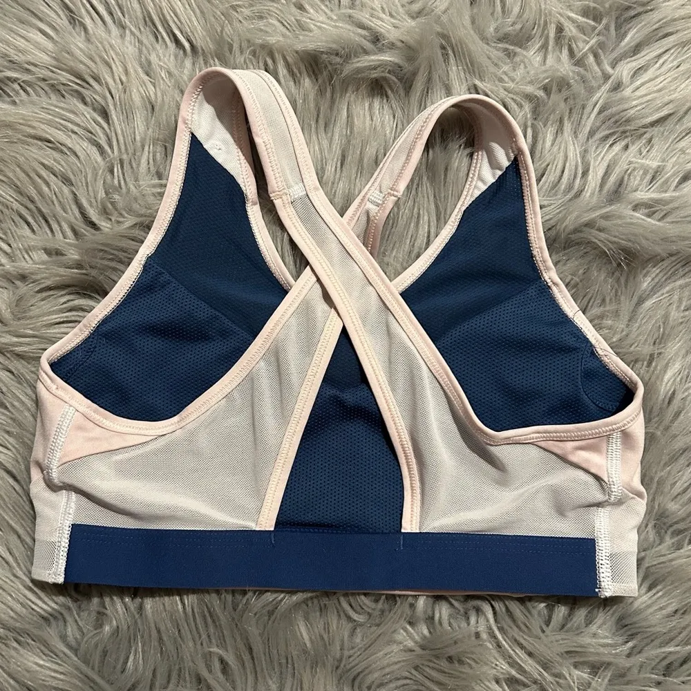 Nike Women's Swoosh Sport Bra Size Medium - Image 3