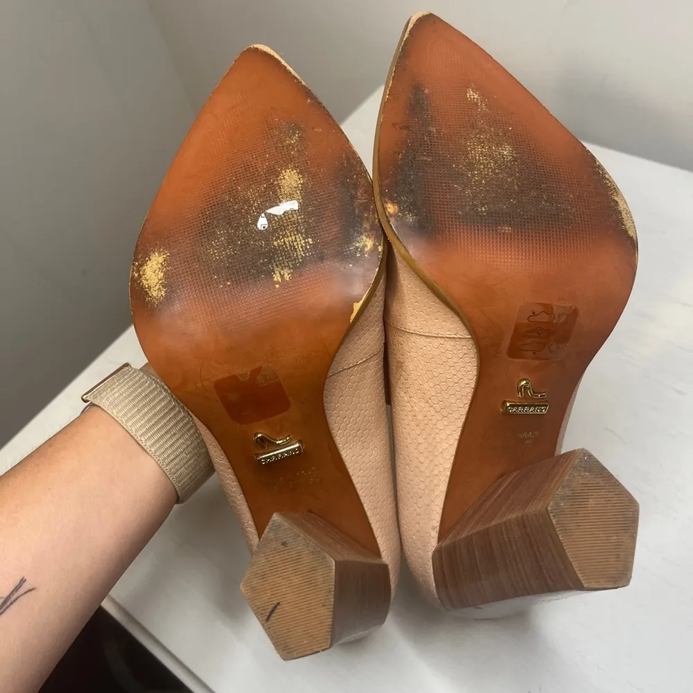 Carrano Madelyn Snake Rose Pump with Natural Stack Heel Sz 9 Tan - Image 9