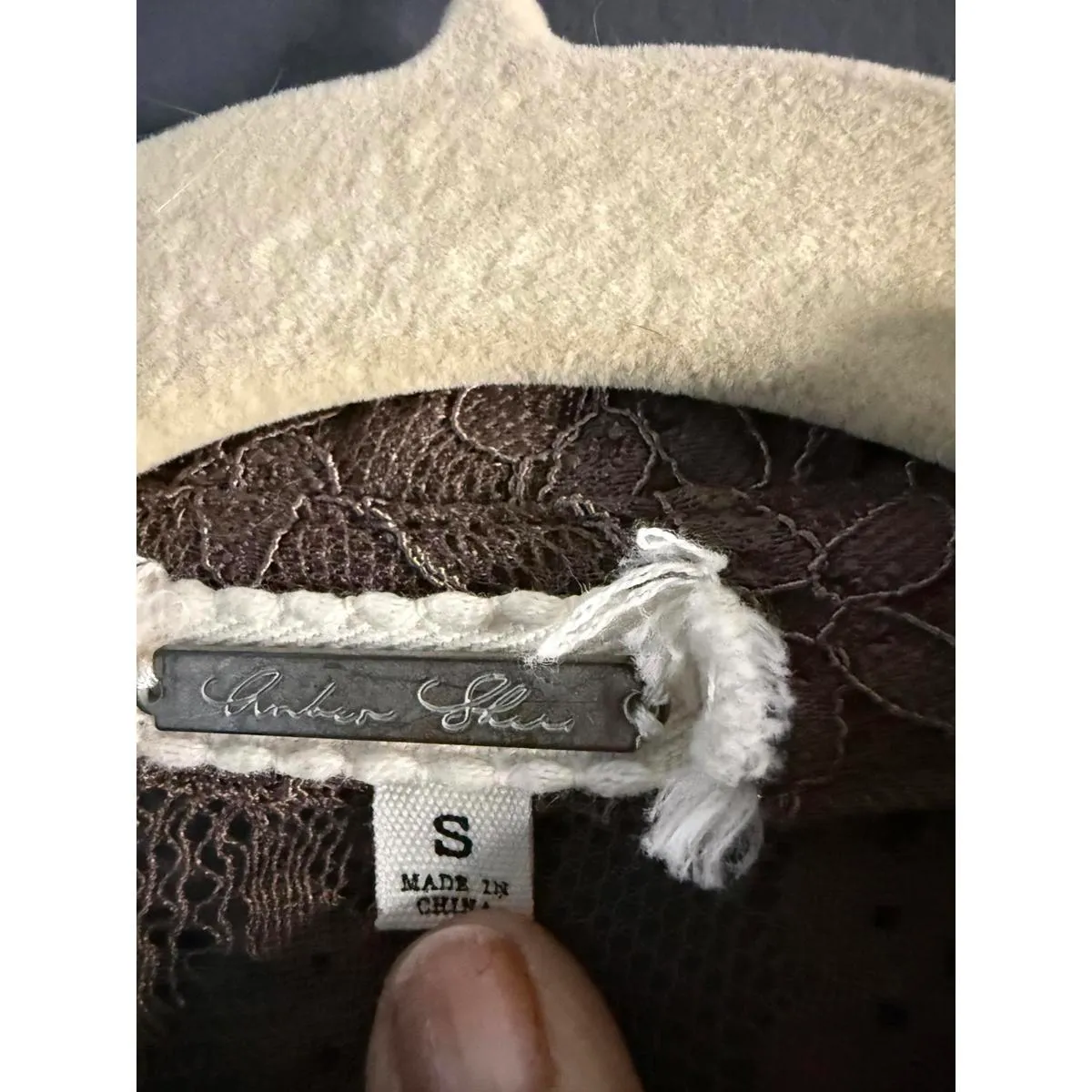 Amber Skies Brown Lace Long Sleeve Blouse Size Small - Image 3