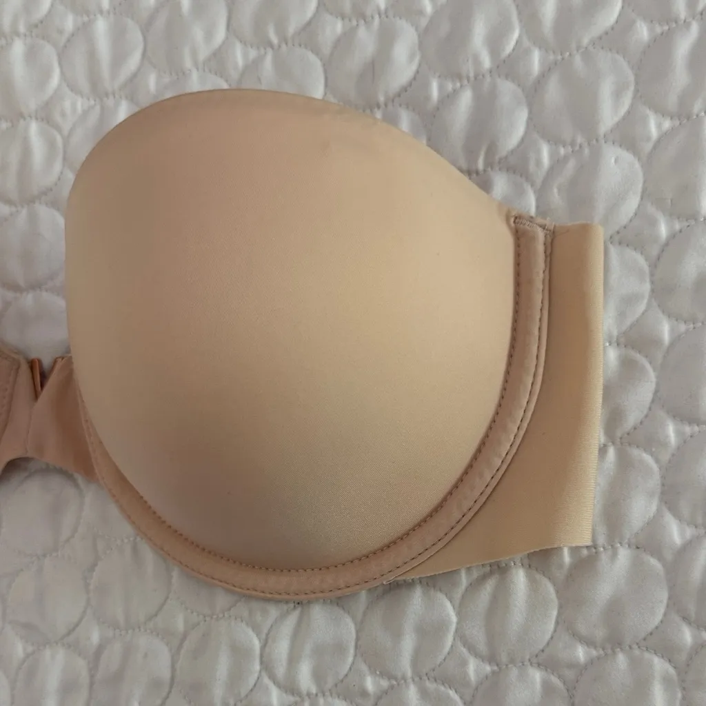 Victorias Secrets size 32D brand new Seamless Strapless Bra - Tan - Image 2