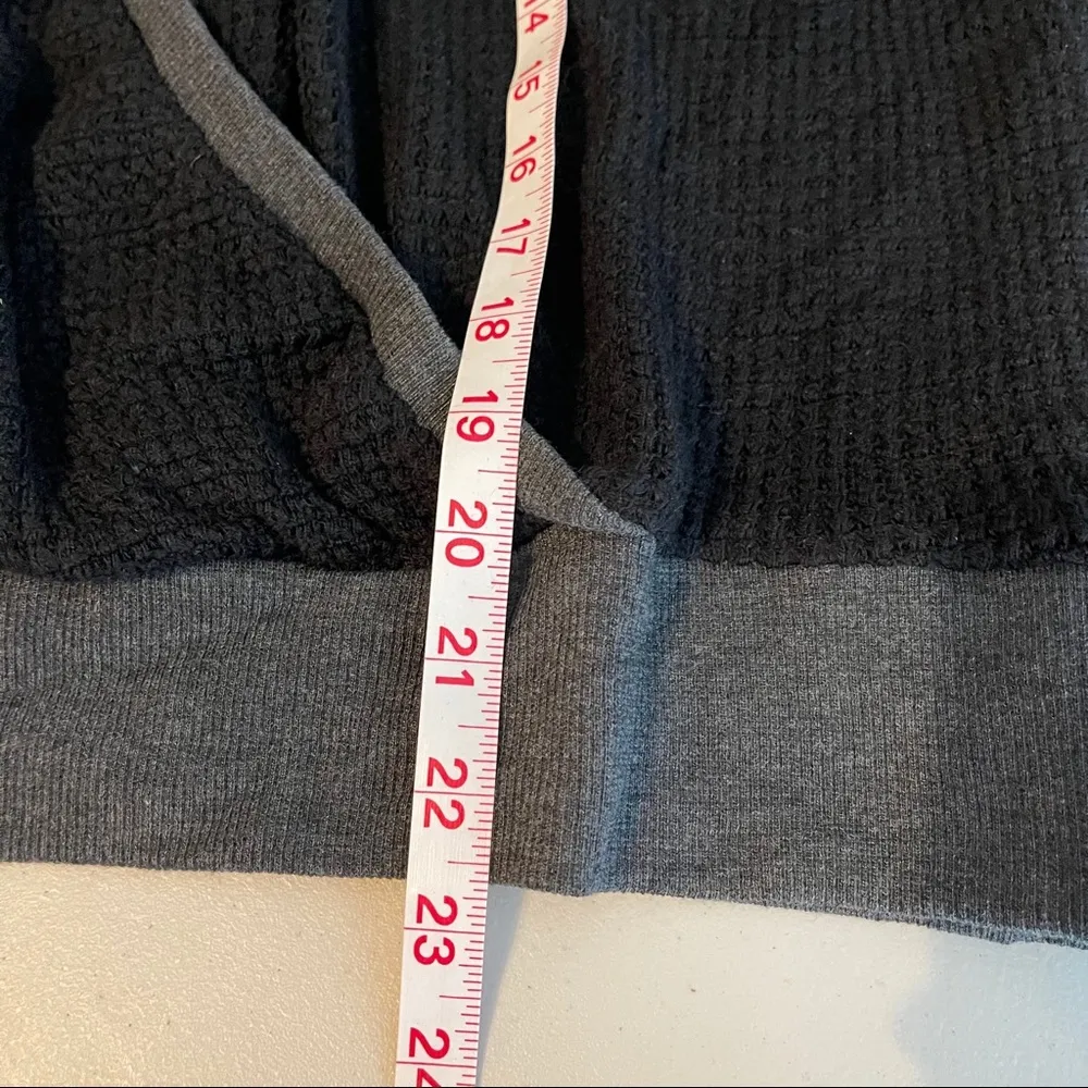 BLACK & GRAY LONG SLEEVE PULLOVER SWEATER LARGE - Image 5