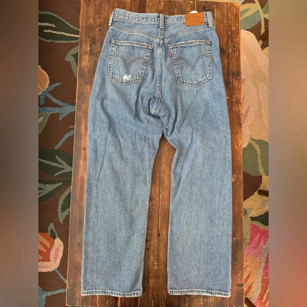 Levi’s Ribcage Ripped Ankle Straight Leg Jeans - Image 9