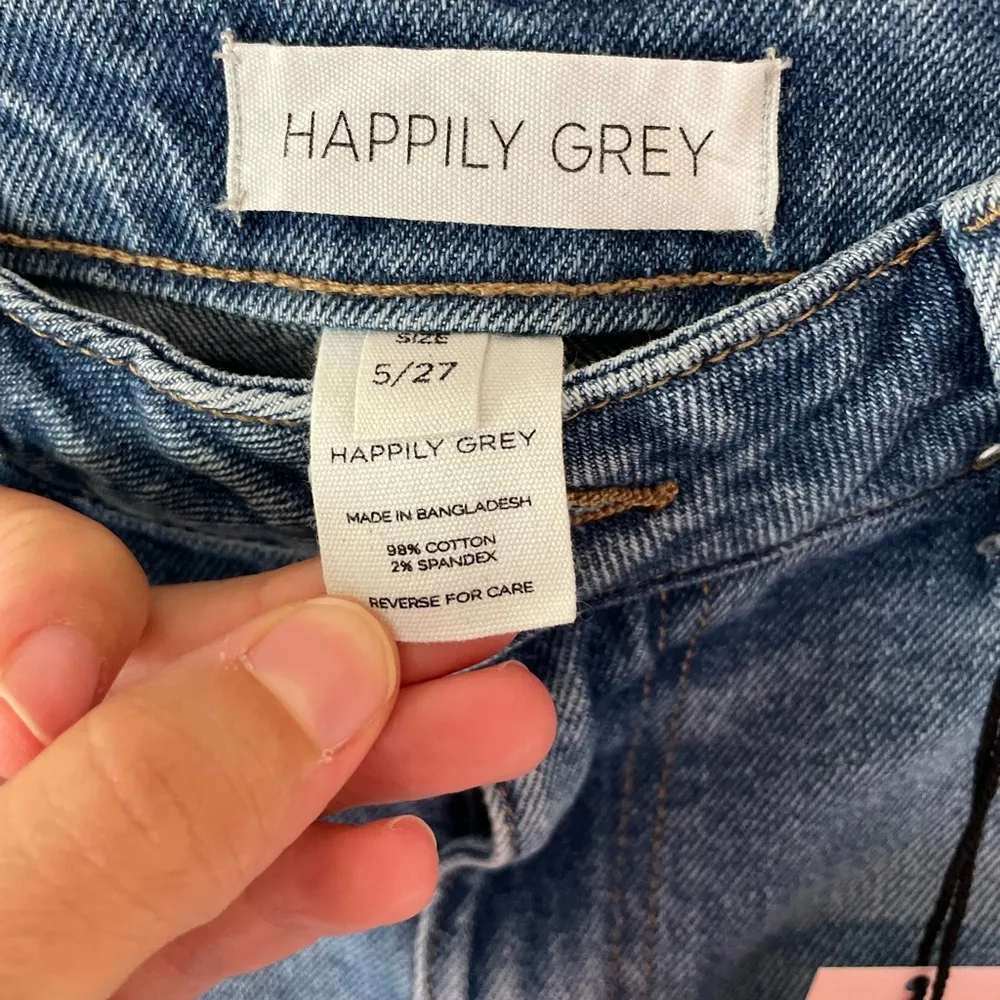 NWT Happily Grey blue denim distressed shorts Size 5/27 - Image 4