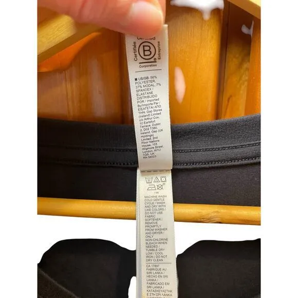 EUC Athleta Women XS T-Shirt Breezy Scoop V-Neck Black‎ Stretchy Running Shirt - Image 11