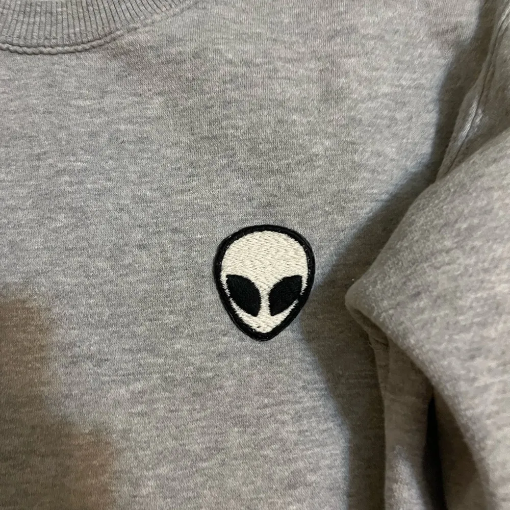 john galt alien cropped crew neck - Image 2
