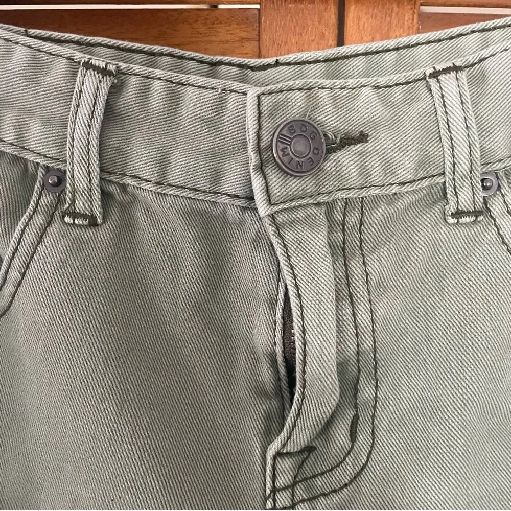 BDG Urban Outfitters Mid Rise Freja Green Vintage Shorts Sz 26W - Image 3