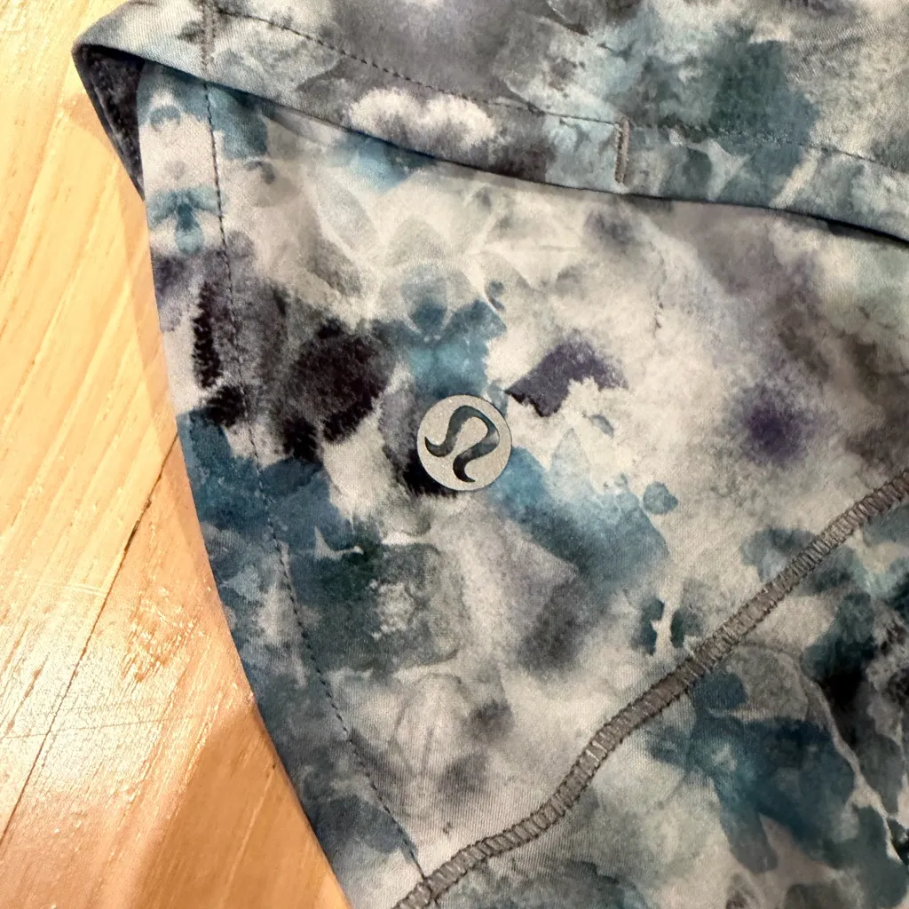Lululemon Speed Up Short 2.5", Kaleidofloral Multi/Blue Cast, Size- 2. - Image 3
