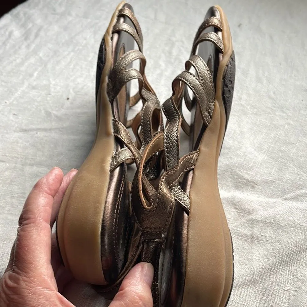 Naturalizer size 8.5Wide metallic gladiator style sandals. - Image 6