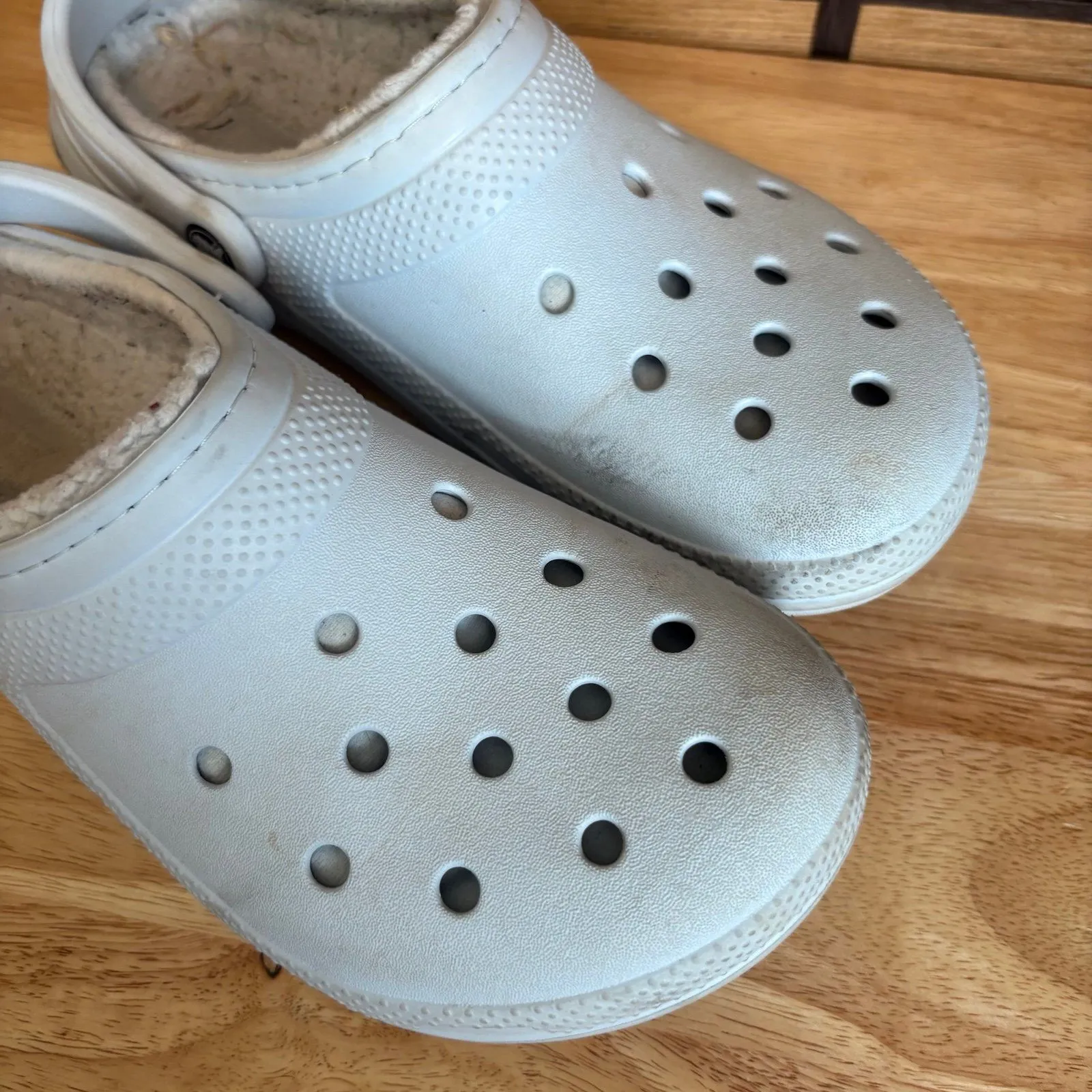 Crocs Light Blue Fur Lined Clogs W9/M7‎ - Image 3