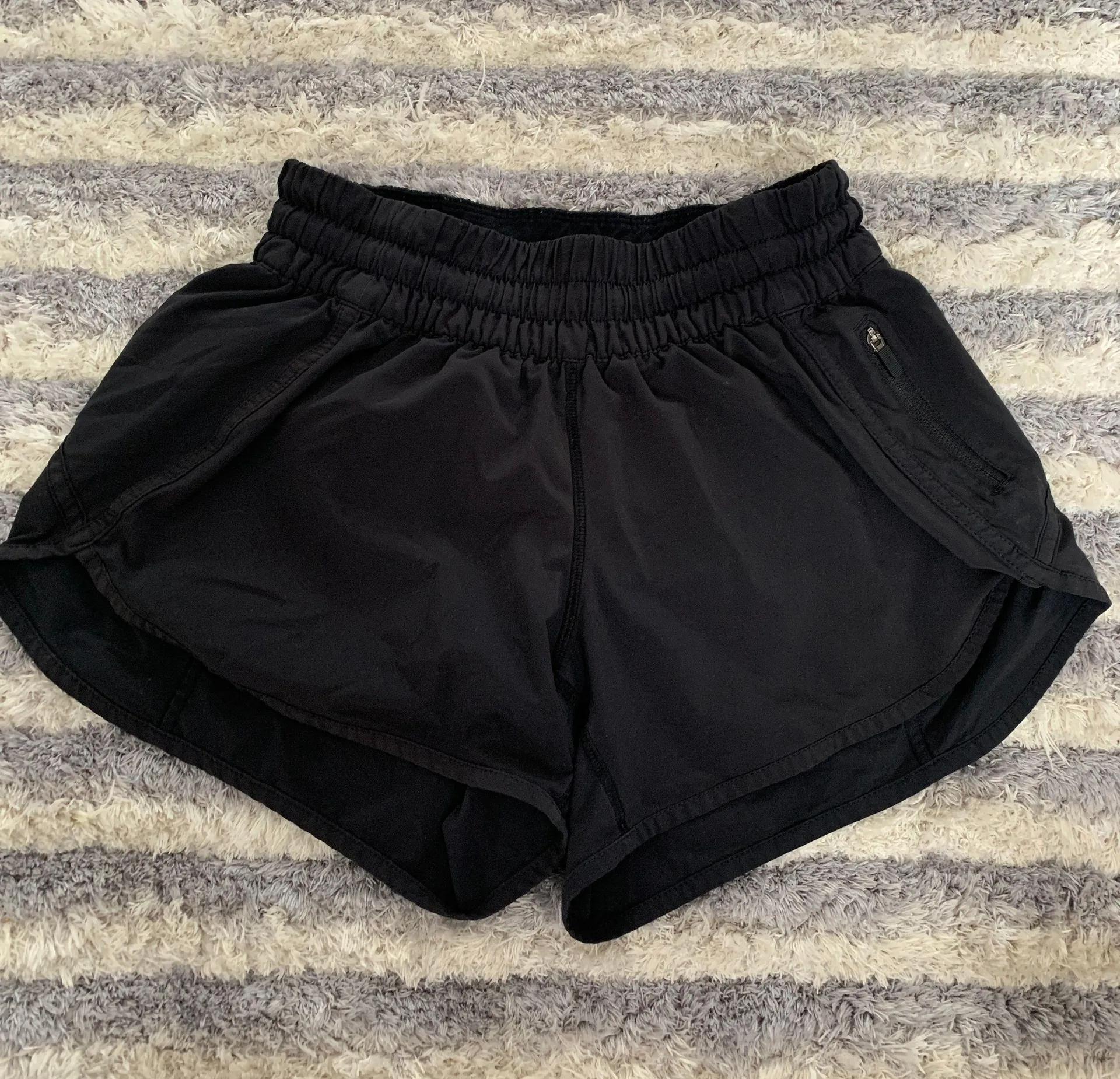 Lululemon Tracker Short 2.5” - Image 2