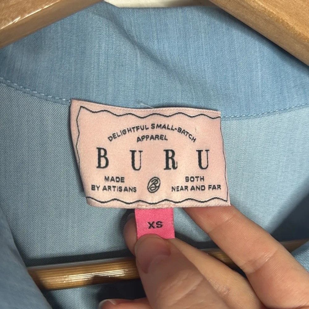 Buru Mel Denim Chambray Contrast Piping Button Down Blouse size XS Blue - Image 10