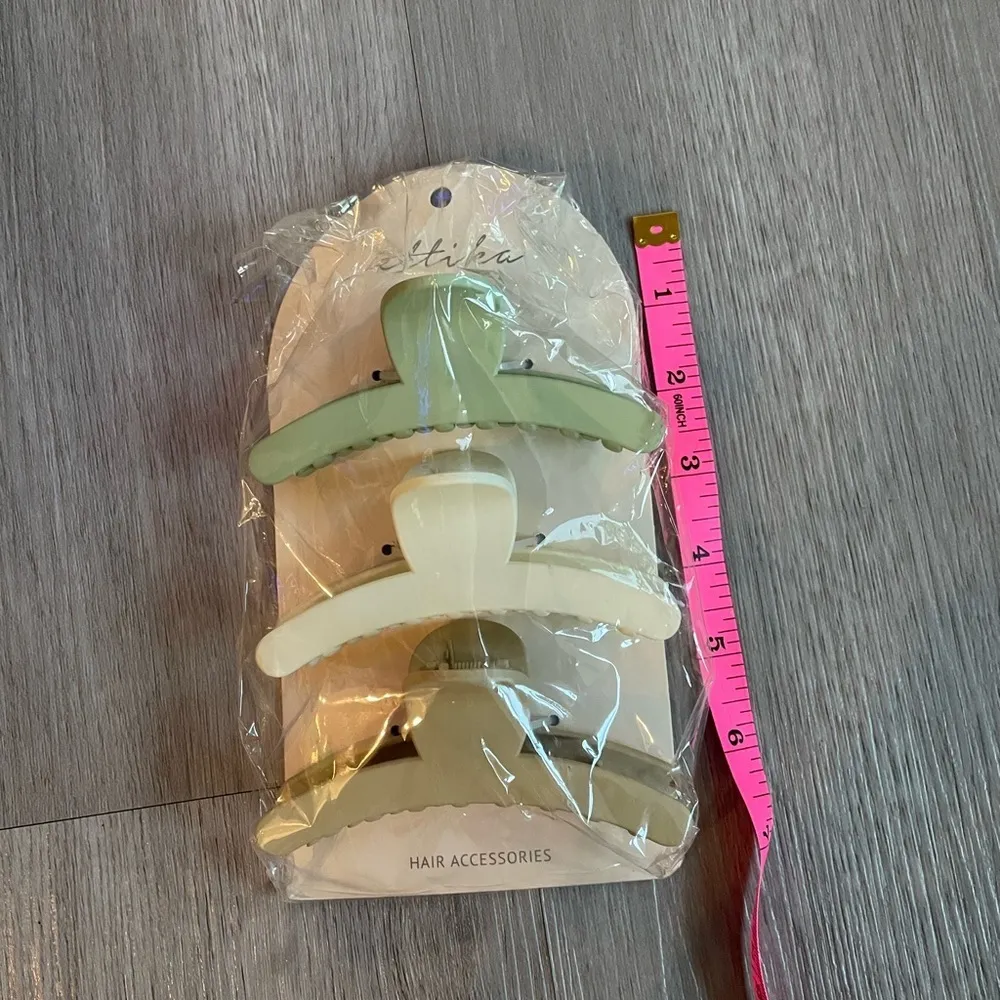 Ettika 3-Pack Claw Clips Light Green, Cream, Tan Pastels Spring Pallet - Image 3