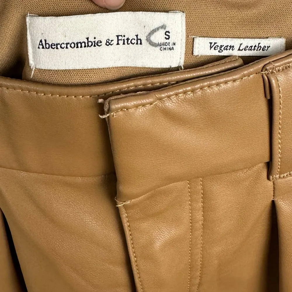 Abercrombie & Fitch Leather High Rise Tailored Shorts Women’s Sz S - Image 6