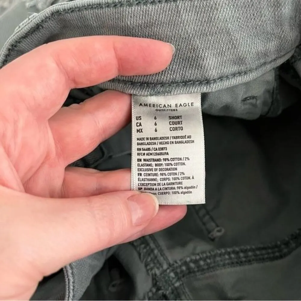 American Eagle distressed ripped high waisted light Wash mom jeans size 6 short - Image 12