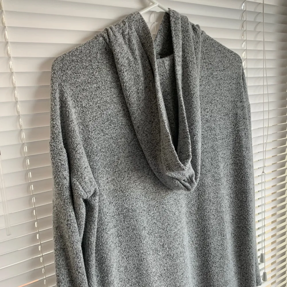 Lou & grey  High-Low Basic Gray Hoodie - Image 7