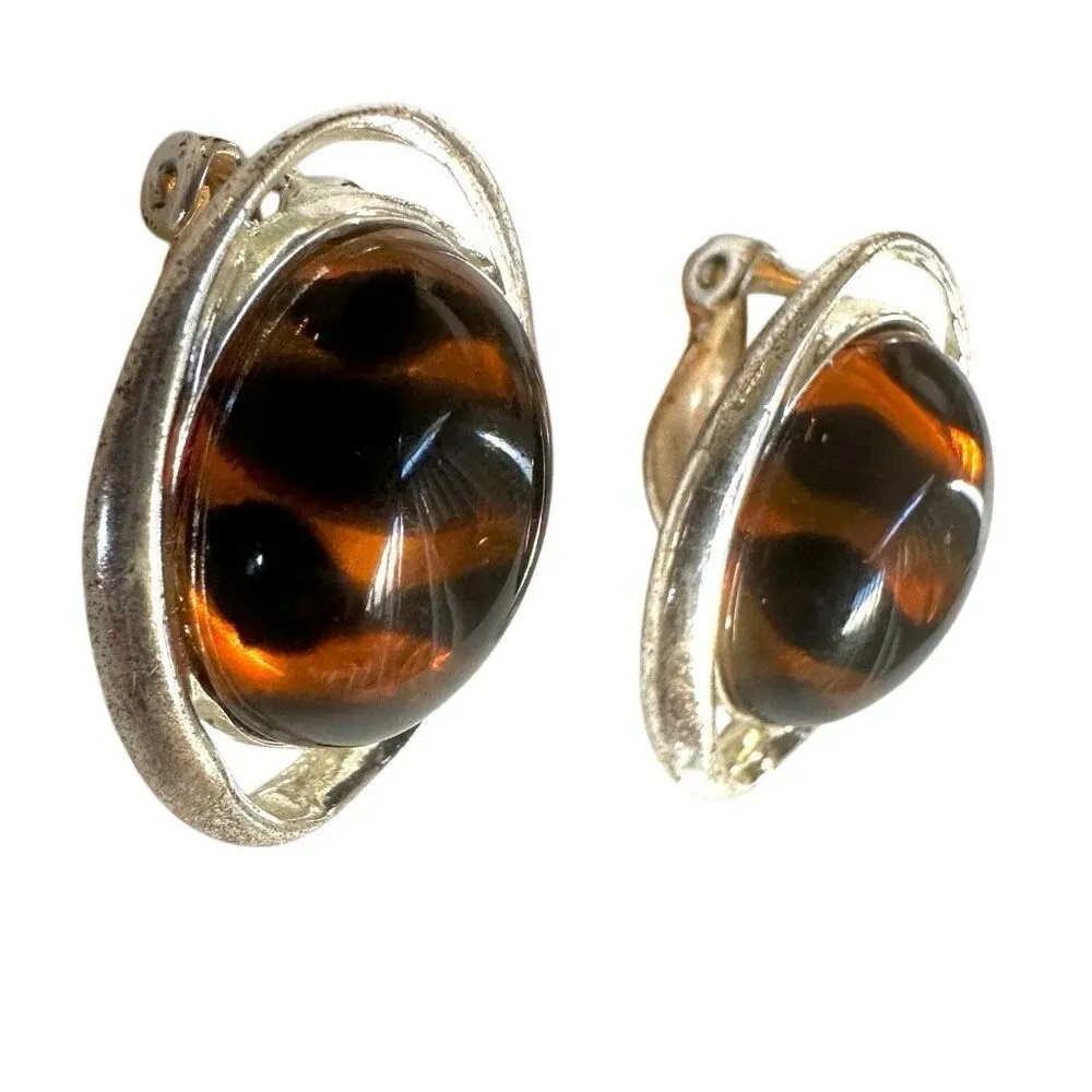 Silver tone brown black stripe clip on earrings - Image 6