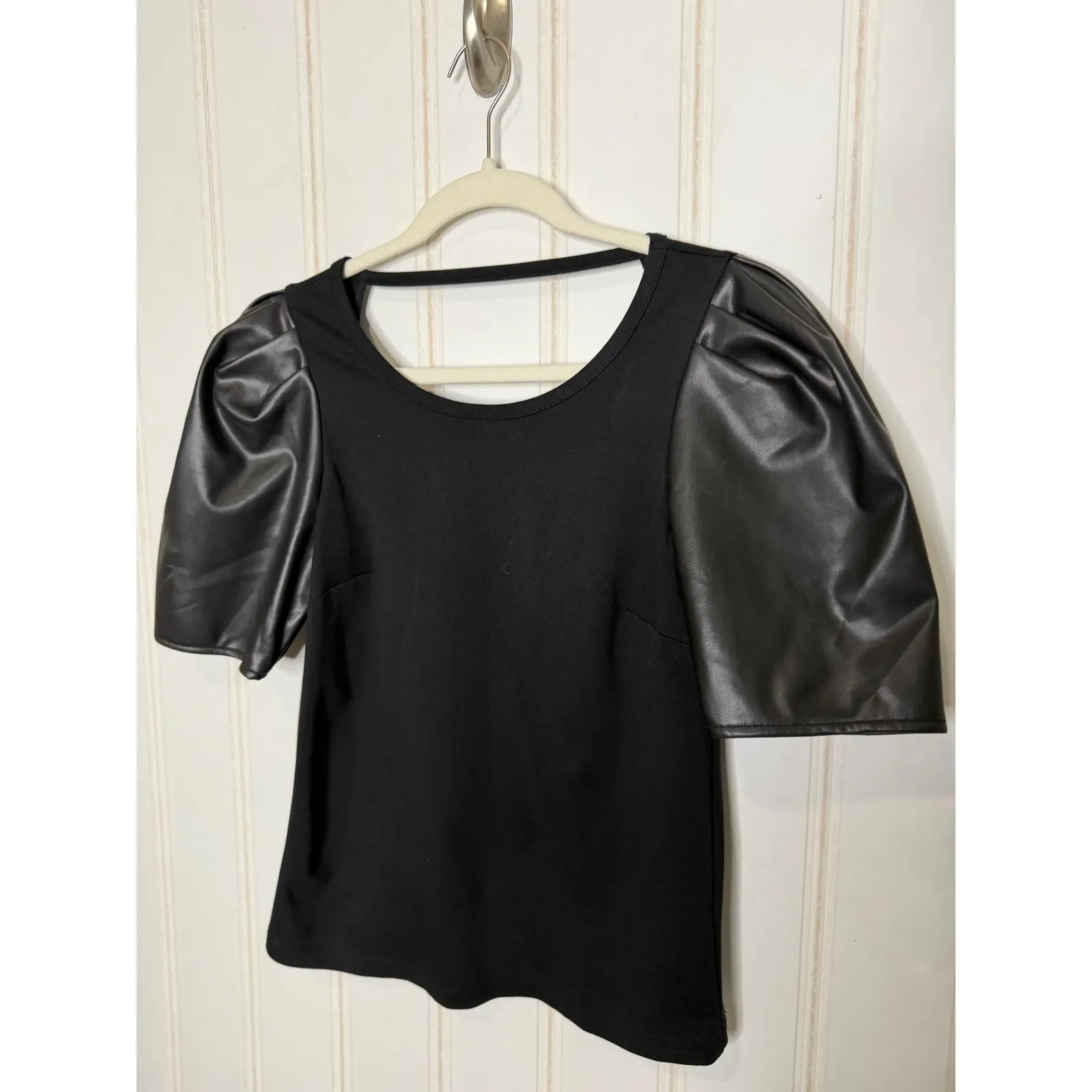 Anthropologie Black Faux Leather Puff Sleeve Scoop Neck Top XS - Image 7