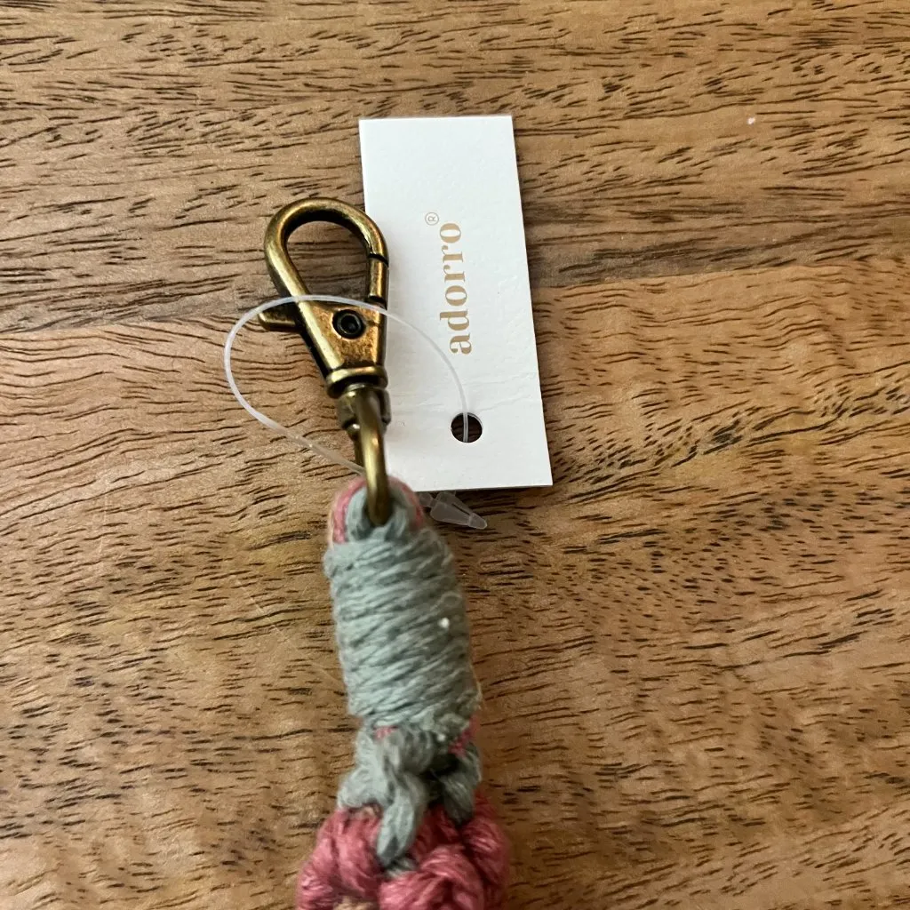 Adorro NWT macrame daisy flower wristlet keychain green pink girly cottage - Image 6