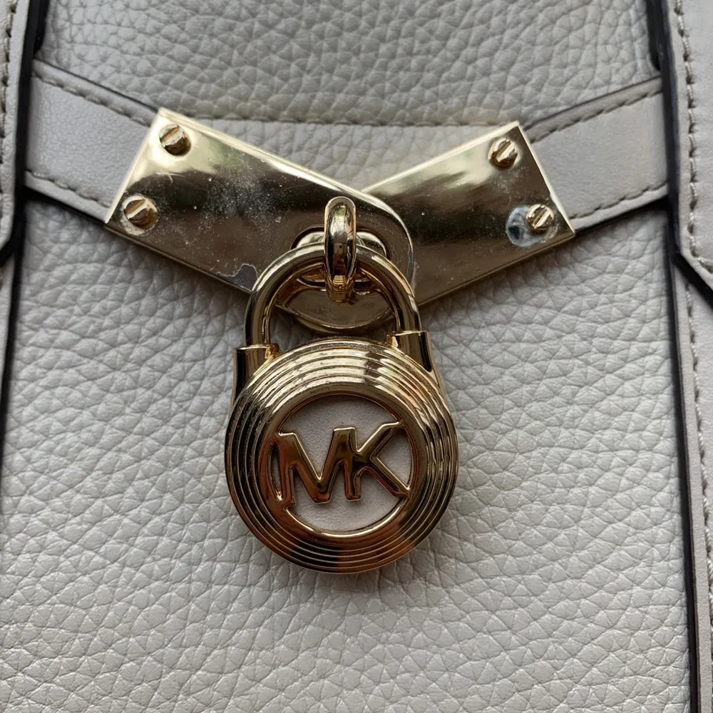 Micheal kors purse - Image 2