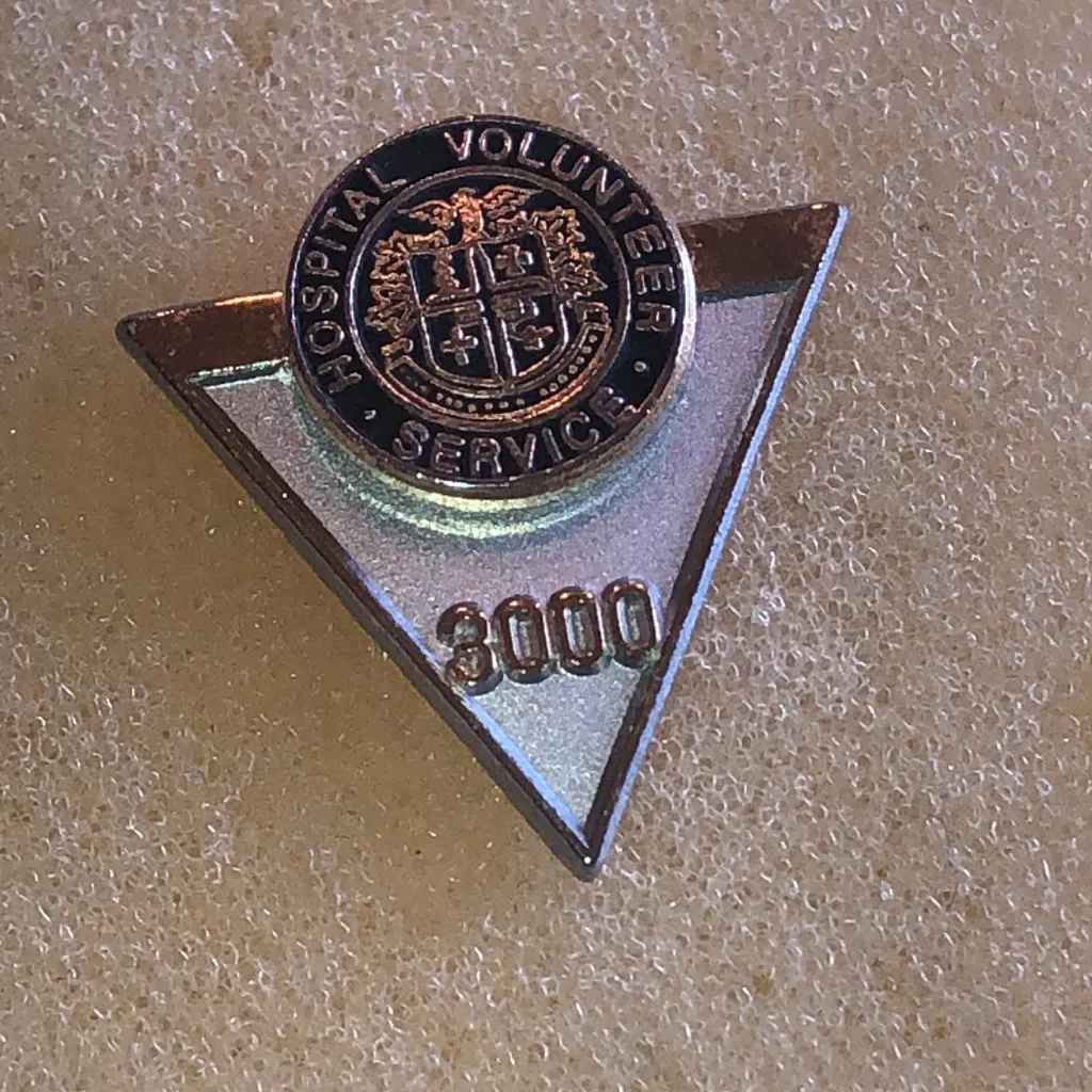 Silver Tone Gold Tone Hospital Volunteer Service 3000 Hours Vintage Pin - Image 2