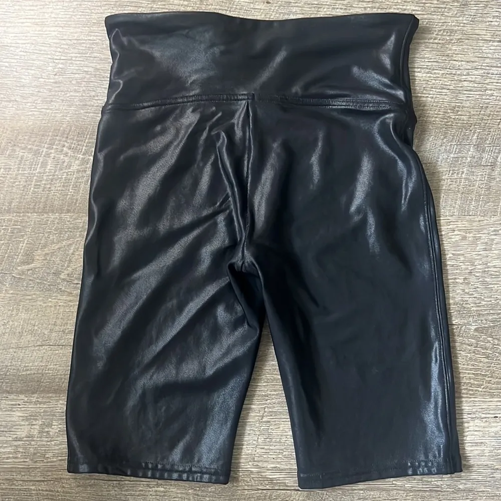 SPANX Black Faux Leather Biker Shorts Size Medium - Image 4