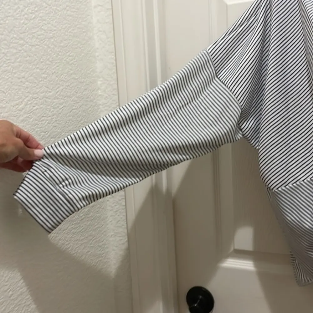 Black and White Stripes Knotted Front Long Sleeve Top Size L - Image 3