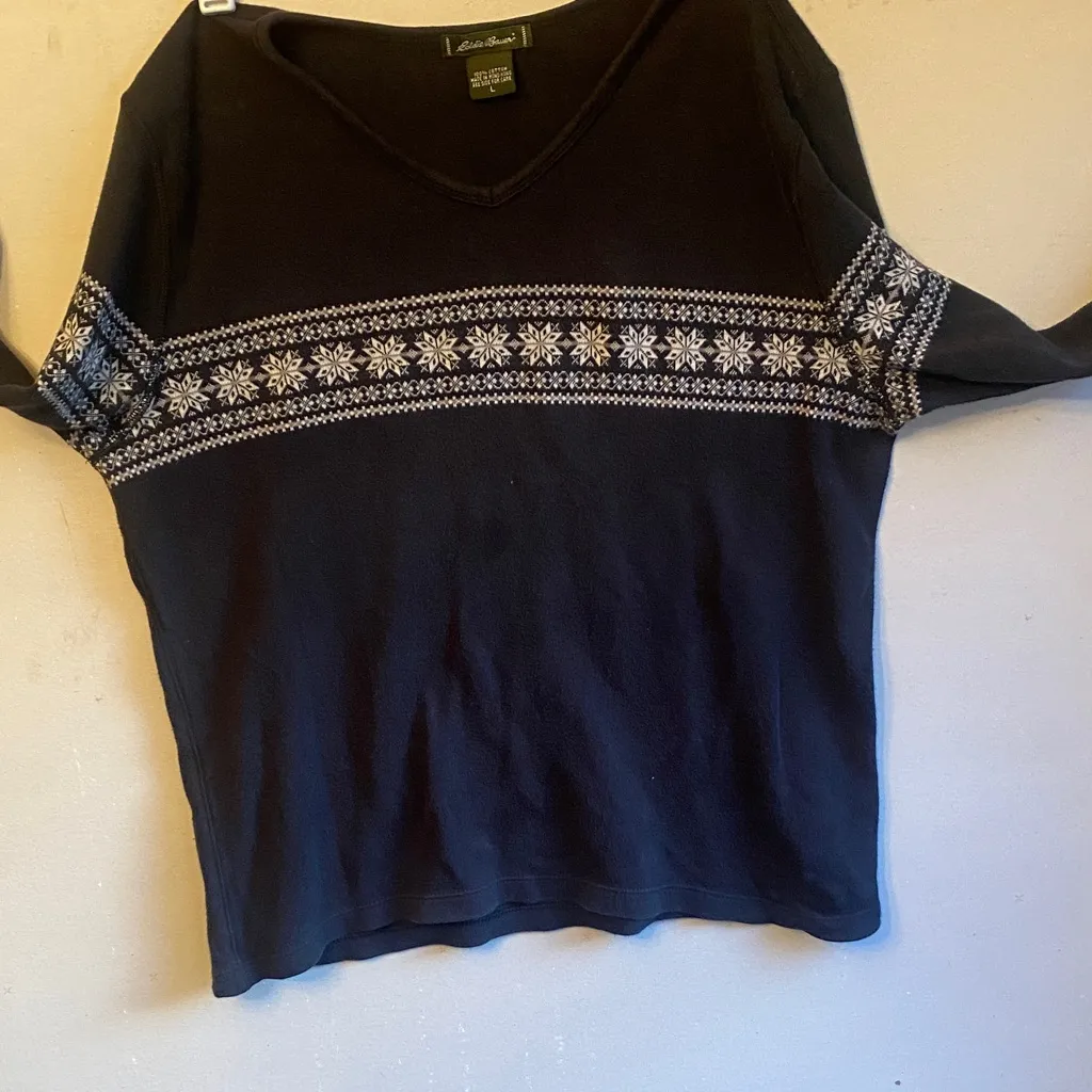 Eddie Bauer Women's Navy V-Neck Sweater - Image 8