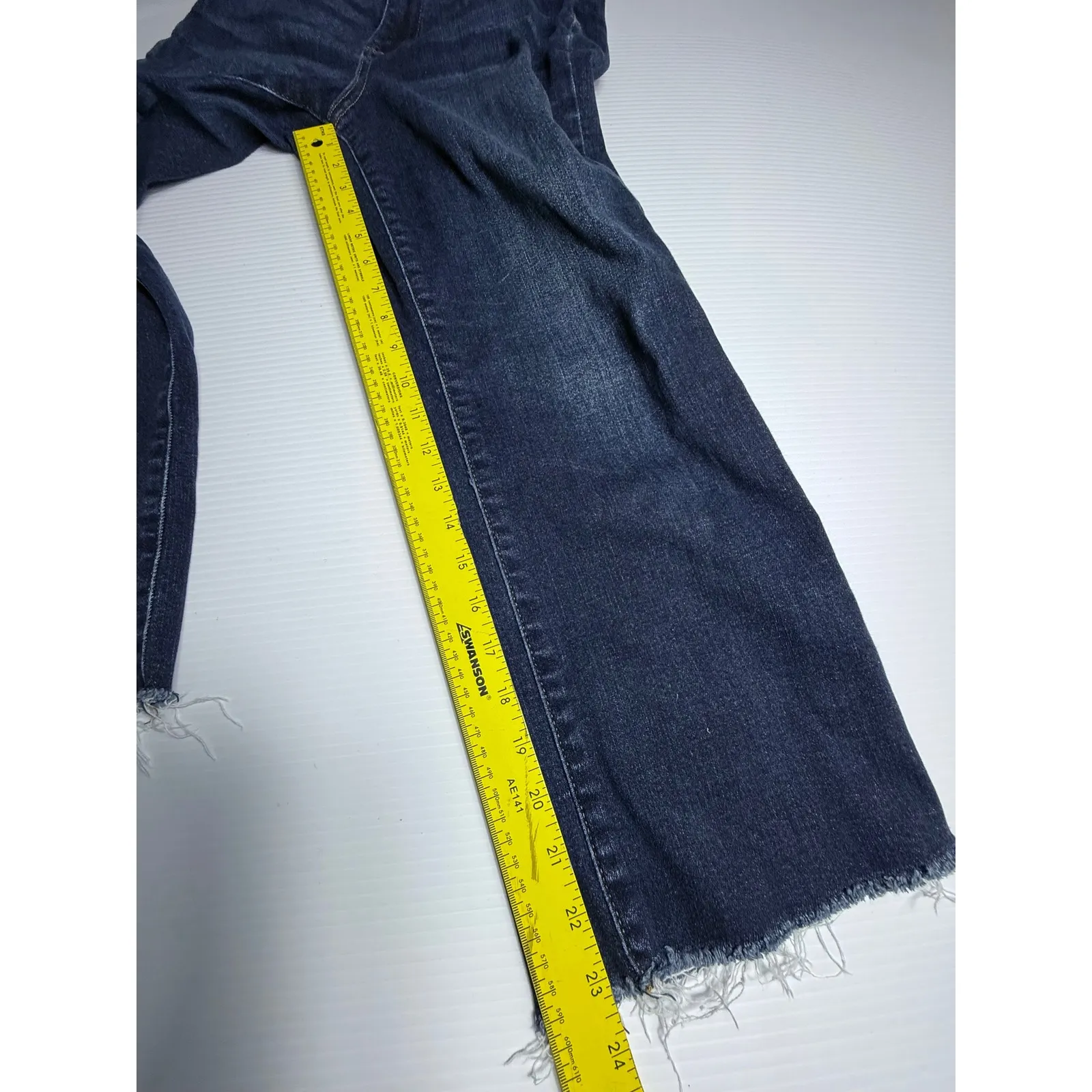 Judy Blue Wide Leg Cropped‎ Jeans Distressed Frayed Hem Dark Wash Size 5 27 - Image 2