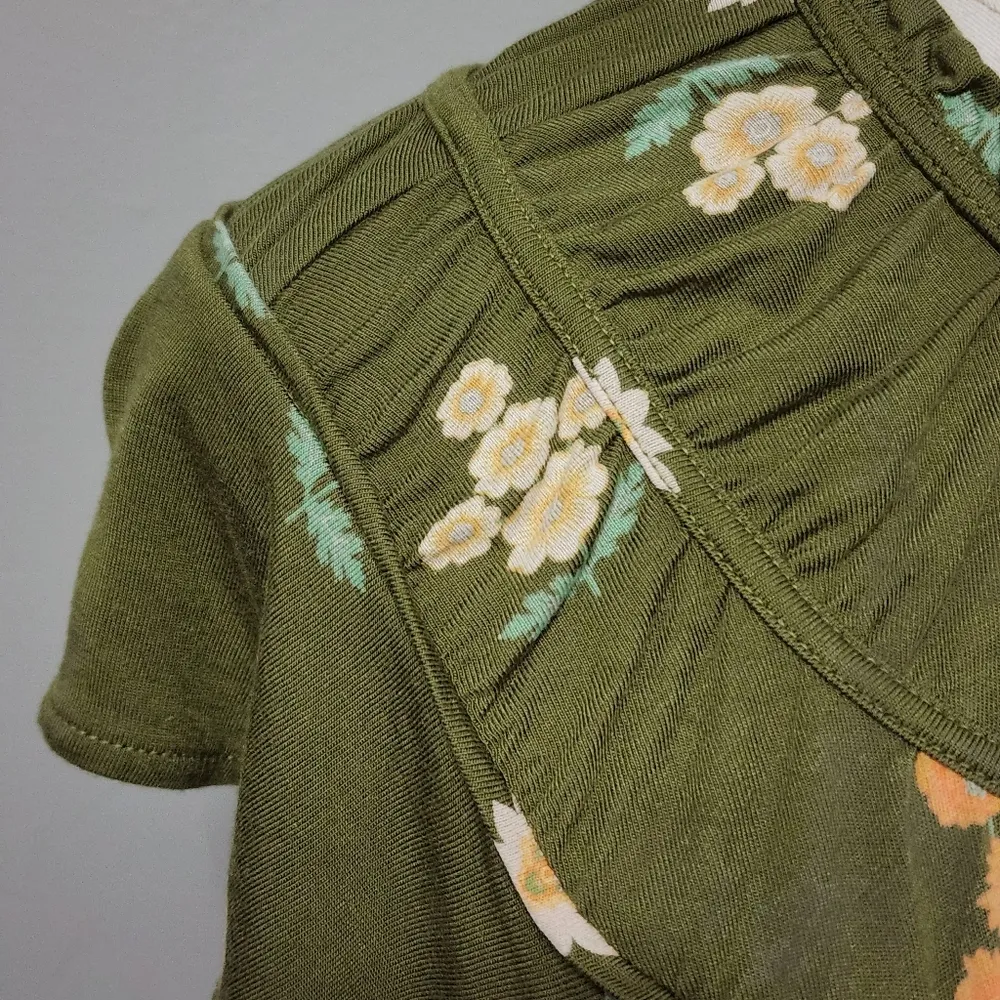 Loft Outlet olive floral smocked yoke blouse size medium - Image 3
