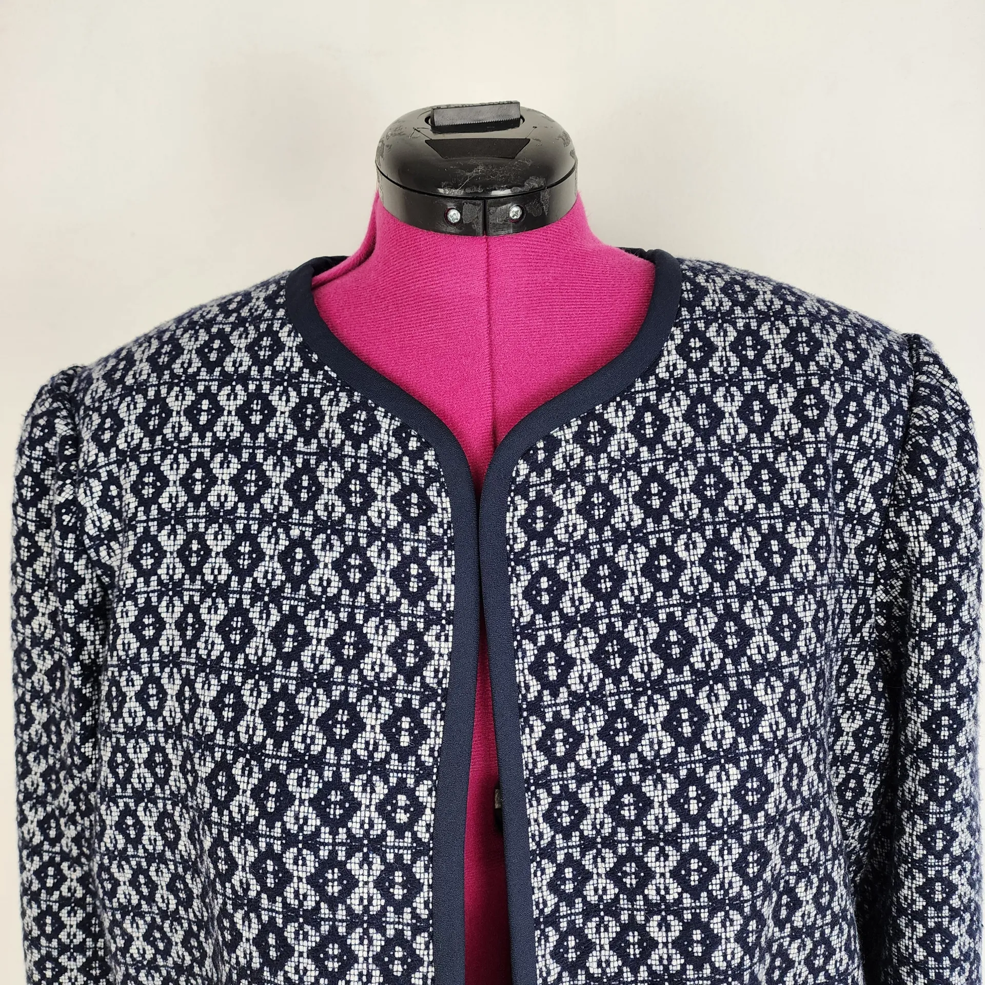 Carolina Belle Navy and White Patterned Blazer - Image 7