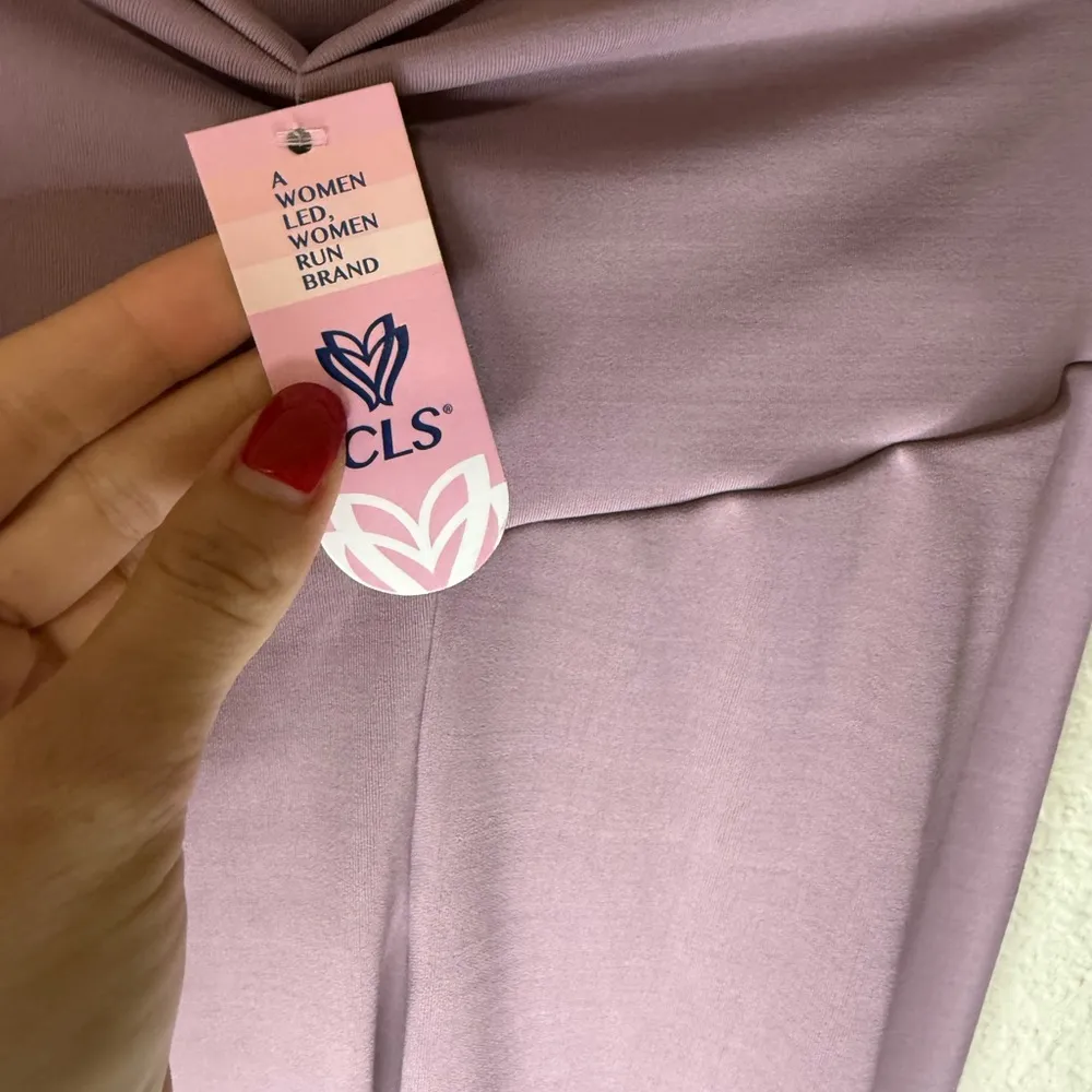 New NWT CLS purple size small leggings - Image 3