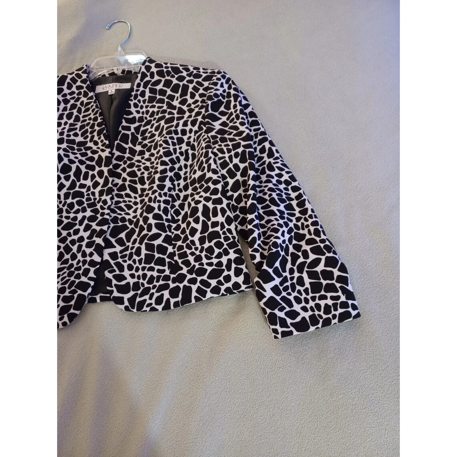 Kasper Women's Size 6 Open Front Lined Animal Printed Bolero Jacket - Image 4