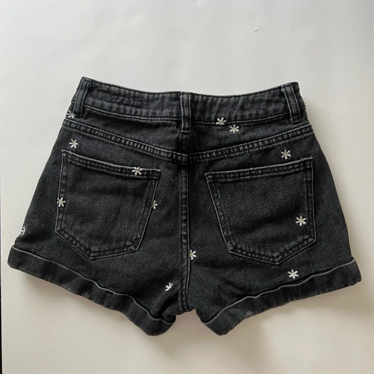 Pacsun Black daisy embroidered denim shorts - Image 3