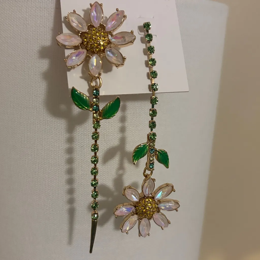Betsey Johnson Gold and Green Daisy Earrings - Image 2