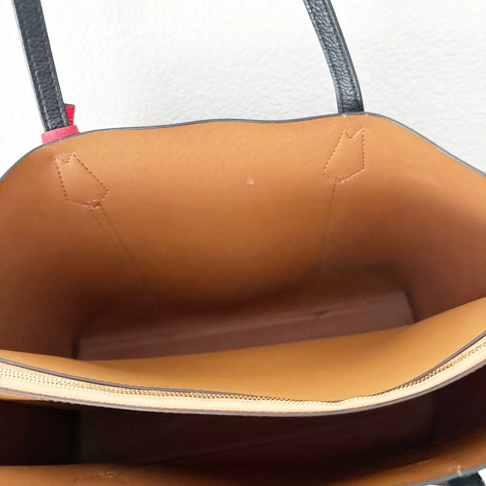 TORY BURCH | Perry 3 Compartment Tote Black Tan Interior Red Logo Charm Gold - Image 8