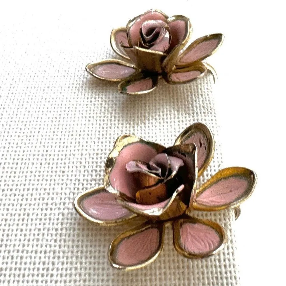 Coro pink and gold tone vintage flower clip on earrings - Image 2