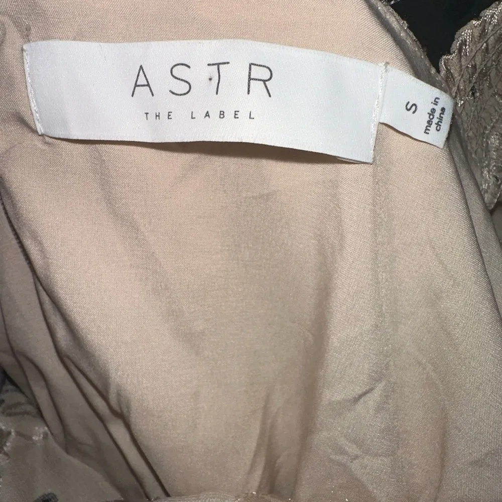 Anthropologie ASTR The Label Julianna Dress Taupe Black Floral‎ Dot Size Small - Image 5