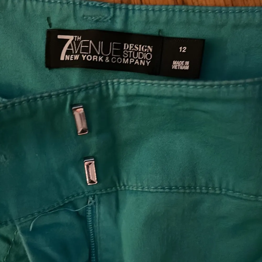 NY & Company 7th Ave Capri’s Pants - Image 3