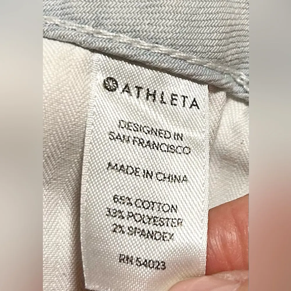 ATHLETA Sculptek Stretch Technology Skinny Crop Jeans in Glacier Wash  Sz 6 - Image 8