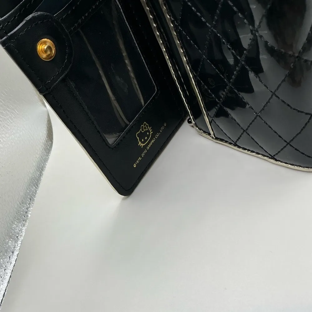 A Rare Vintage Faux Patent Leather Sanrio 2010 Hello Kitty Black Snap Wallet - Image 5