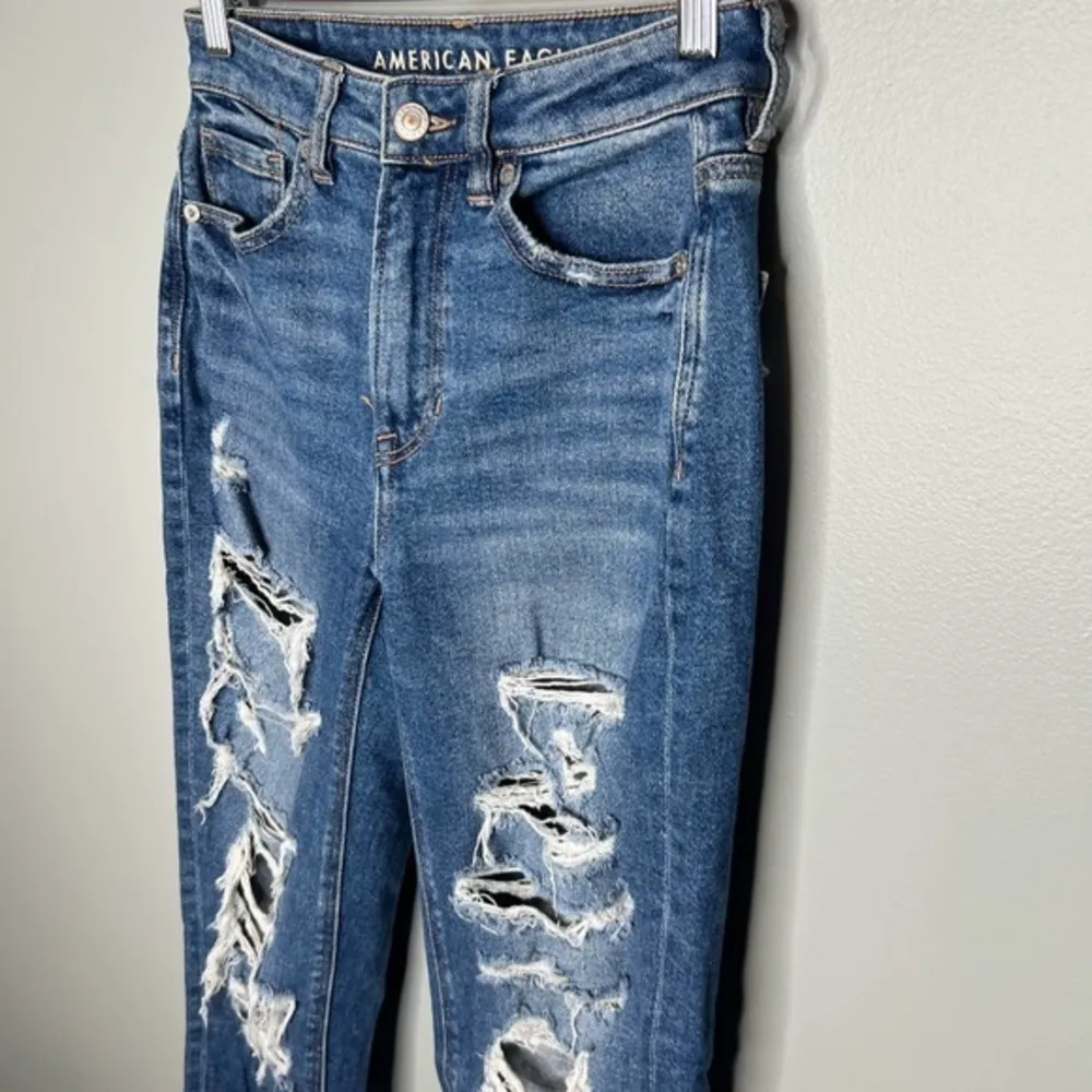 American eagle distressed destroyed mom denim blue jeans raw hem stretch size 00 - Image 2
