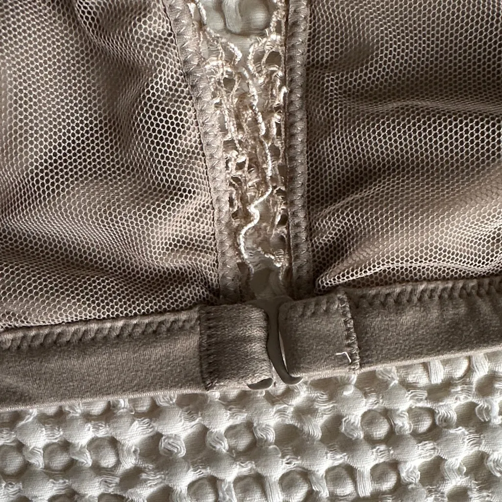 Elegant Lace Bralette in Brown - Image 5