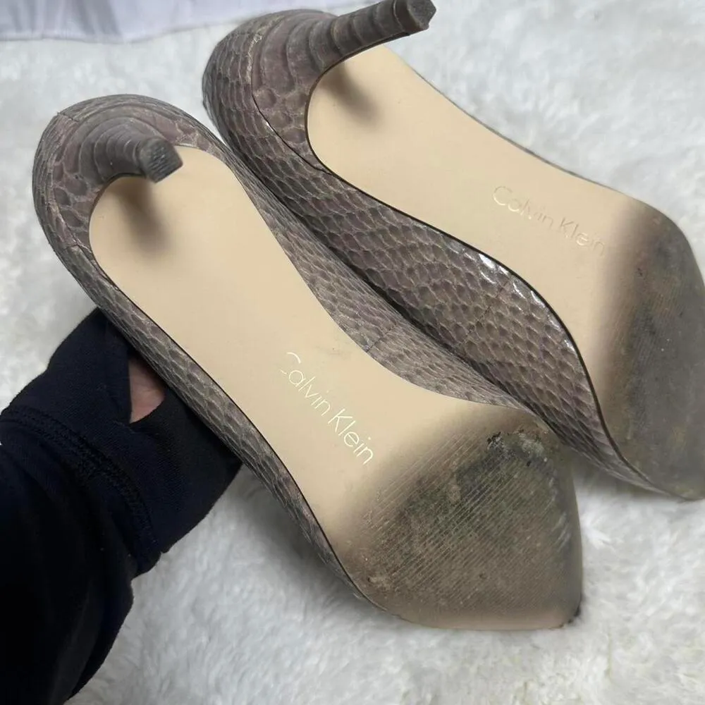 Gorgeous Calvin Klein leather nude / pink kitten heel with crocodile pattern - Image 5